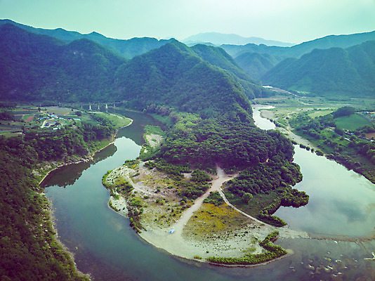 포토 JPG 주간 여행 한국 풍경 사람없음 야외 여름 관광지 하이앵글 맑음 여름풍경 강원도 항공촬영 국내여행 명승지 영월 동강 전경 청령포 영월10경 국내포토 자연요소 계절 아시아 뷰포인트 날씨 강 파일형식 탑뷰 여름_계절