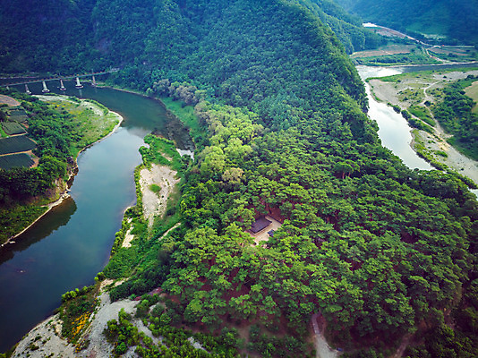 포토 JPG 주간 여행 한국 풍경 사람없음 야외 여름 관광지 하이앵글 맑음 여름풍경 강원도 항공촬영 국내여행 명승지 영월 동강 전경 청령포 영월10경 국내포토 자연요소 계절 아시아 뷰포인트 날씨 강 파일형식 탑뷰 여름_계절