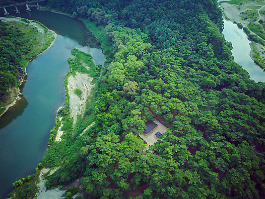 포토 JPG 주간 여행 한국 풍경 사람없음 야외 여름 관광지 하이앵글 맑음 여름풍경 강원도 항공촬영 국내여행 명승지 영월 동강 전경 청령포 영월10경 국내포토 자연요소 계절 아시아 뷰포인트 날씨 강 파일형식 탑뷰 여름_계절