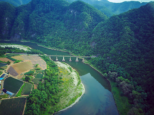 포토 JPG 주간 여행 한국 풍경 사람없음 야외 여름 관광지 하이앵글 맑음 여름풍경 강원도 항공촬영 국내여행 명승지 영월 동강 전경 청령포 영월10경 국내포토 자연요소 계절 아시아 뷰포인트 날씨 강 파일형식 탑뷰 여름_계절