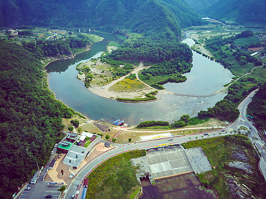포토 JPG 주간 여행 한국 풍경 사람없음 야외 여름 관광지 하이앵글 맑음 여름풍경 강원도 항공촬영 국내여행 명승지 영월 동강 전경 청령포 영월10경 국내포토 자연요소 계절 아시아 뷰포인트 날씨 강 파일형식 탑뷰 여름_계절
