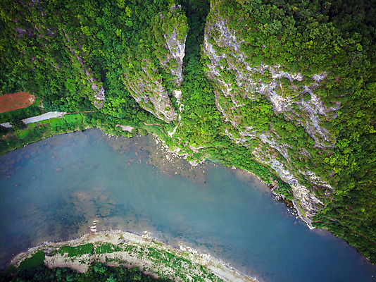 포토 JPG 주간 여행 한국 풍경 사람없음 야외 여름 관광지 하이앵글 맑음 여름풍경 기암괴석 강원도 항공촬영 국내여행 명승지 선돌 영월 동강 전경 영월10경 국내포토 자연요소 계절 아시아 뷰포인트 날씨 강 바위_돌 파일형식 탑뷰 여름_계절