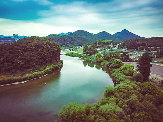 포토 JPG 주간 여행 한국 풍경 사람없음 야외 여름 관광지 하이앵글 맑음 여름풍경 강원도 항공촬영 국내여행 명승지 영월 동강 전경 영월10경 한반도지형 선암마을 국내포토 자연요소 계절 아시아 뷰포인트 날씨 강 파일형식 탑뷰 여름_계절