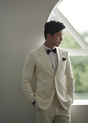 포토 JPG 스튜디오촬영 응시 남자 행복 신랑 결혼 창문 나비넥타이 실내 사랑 한명 서기 정장 턱시도 상반신 성인 앞모습 30대 한국인 창가 즐거움 성인남자한명만 웨딩촬영 국내포토 1 시선 옷 감정 뷰포인트 모션 넥타이 사람 동양인 이벤트 내부 장년 기념사진 남자한명만 성인남자만 파일형식