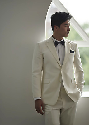 포토 JPG 스튜디오촬영 응시 남자 행복 신랑 결혼 창문 나비넥타이 실내 사랑 한명 서기 정장 턱시도 상반신 성인 앞모습 30대 한국인 창가 즐거움 성인남자한명만 웨딩촬영 국내포토 1 시선 옷 감정 뷰포인트 모션 넥타이 사람 동양인 이벤트 내부 장년 기념사진 남자한명만 성인남자만 파일형식