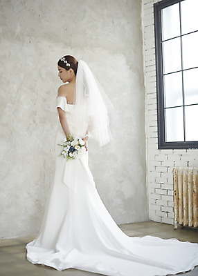 포토 JPG 스튜디오촬영 전신 여자 행복 신부 부케 웨딩드레스 결혼 면사포 실내 사랑 한명 서기 들기 20대 성인 뒷모습 한국인 즐거움 티아라 성인여자한명만 웨딩촬영 국내포토 1 드레스 감정 뷰포인트 꽃다발 모션 왕관 사람 동양인 이벤트 청년 내부 결혼소품 기념사진 여자한명만 성인여자만 파일형식