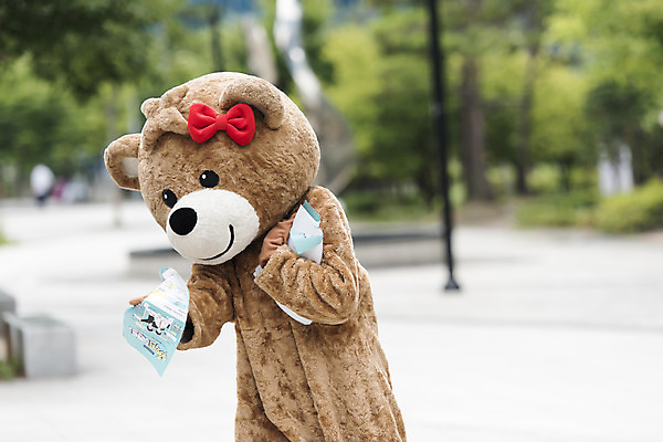 포토 JPG 주간 여학생 여자 대학생 대학생라이프 한명 사람 상반신 20대 성인 야외 옆모습 곰인형 한국인 즐거움 전단 열정 여대생 아르바이트 보람 인형탈 성인여자한명만 판교 최저임금 비정규직 국내포토 자연요소 1 학생 라이프스타일 감정 인형 뷰포인트 비즈니스 동양인 청년 경제 홍보물 탈 여자한명만 성인여자만 분당 파일형식