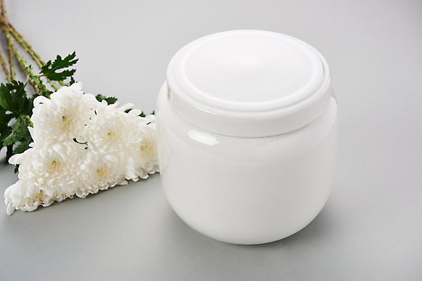 포토 JPG 스튜디오촬영 꽃 여러송이 회색배경 국화 실내 누끼 사람없음 슬픔 죽음 애도 위로 장례 유골함 장례식 장례용품 추모 국내포토 식물 감정 다수 백그라운드 내부 회색 오브젝트 파일형식