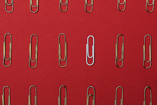 포토 JPG 스튜디오촬영 문구용품 실내 사람없음 하이앵글 컬러풀 사무용품 여러개 오브젝트 클립 일렬 특별함 플랫레이 강조 국내포토 뷰포인트 컬러 다수 컨셉 내부 플랫 파일형식