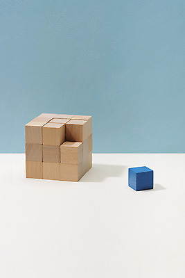 포토 JPG 스튜디오촬영 실내 사람없음 컬러풀 장난감 쌓기 여러개 블록 구멍 모서리 큐브 오브젝트 교구 정사각형 특별함 나무블록 강조 국내포토 도형 교육 컬러 다수 컨셉 모션 내부 목재 파일형식