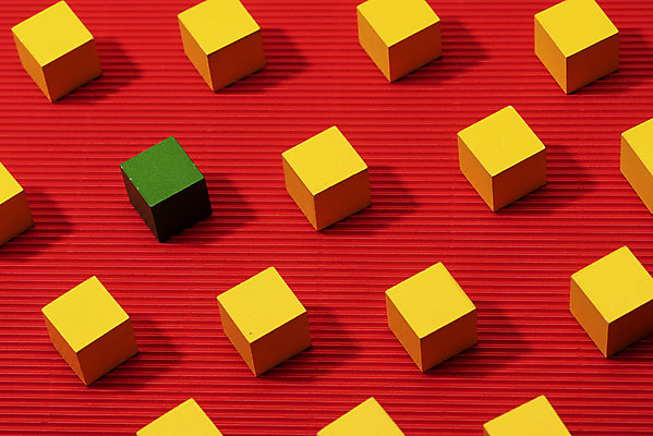 포토 JPG 스튜디오촬영 실내 사람없음 하이앵글 컬러풀 장난감 여러개 블록 오브젝트 교구 정사각형 일렬 특별함 나무블록 강조 국내포토 도형 교육 뷰포인트 컬러 다수 컨셉 내부 목재 파일형식