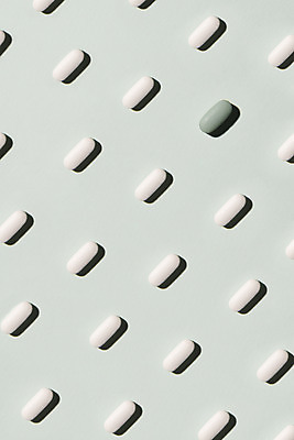 포토 JPG 스튜디오촬영 패턴 의학 실내 건강 사람없음 치료 하이앵글 컬러풀 알약 약 여러개 고통 질병 오브젝트 일렬 특별함 회복 플랫레이 강조 국내포토 감정 뷰포인트 컬러 다수 컨셉 무늬 내부 플랫 파일형식