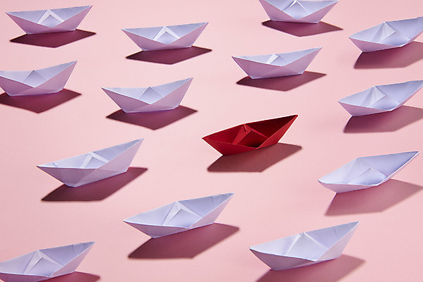 포토 JPG 스튜디오촬영 패턴 실내 사람없음 하이앵글 컬러풀 여러개 돛단배 입체 오브젝트 종이접기 종이배 돗단배 특별함 강조 국내포토 종이 뷰포인트 컬러 다수 컨셉 무늬 배_교통 내부 접기 파일형식