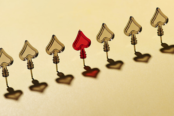 포토 JPG 스튜디오촬영 문구용품 실내 그림자 사람없음 하이앵글 컬러풀 사무용품 여러개 압정 오브젝트 스페이스 고정 특별함 강조 국내포토 도형 뷰포인트 컬러 다수 컨셉 내부 파일형식