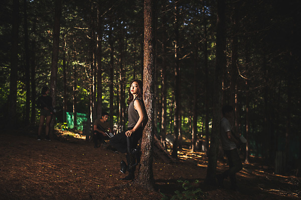 포토 JPG 주간 전신 응시 여자 남자 레저 서기 들기 사람 앉기 여러명 20대 성인 야외 앞모습 옆모습 여름 30대 레포츠 기댐 총 한국인 숲 즐거움 서바이벌 서바이벌게임 인제군 성인만 액티비티 국내포토 자연요소 시선 계절 감정 무기 뷰포인트 다수 모션 동양인 청년 장년 게임 강원도 파일형식