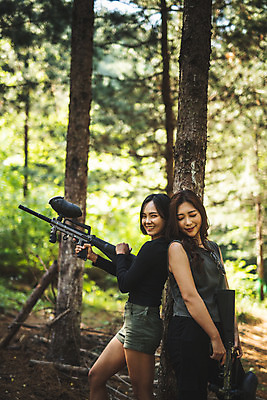 포토 JPG 주간 여자 포즈 레저 서기 미소 들기 사람 상반신 20대 성인 야외 두명 앞모습 옆모습 여름 30대 레포츠 눈감음 기댐 총 한국인 등맞대기 숲 즐거움 서바이벌 서바이벌게임 인제군 성인여자만 액티비티 국내포토 자연요소 계절 감정 무기 뷰포인트 모션 표정 동양인 청년 장년 게임 강원도 여자만 성인만 파일형식