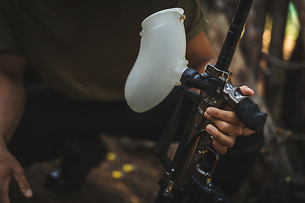 포토 JPG 주간 손 남자 레저 한명 사람 앉기 상반신 20대 성인 야외 앞모습 신체부위 여름 레포츠 총 한국인 잡기 숲 즐거움 서바이벌 서바이벌게임 인제군 성인남자한명만 액티비티 국내포토 자연요소 1 계절 감정 무기 뷰포인트 모션 동양인 청년 게임 강원도 남자한명만 성인남자만 파일형식