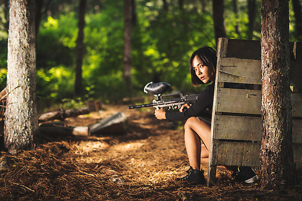 포토 JPG 주간 전신 응시 여자 레저 한명 들기 사람 앉기 20대 성인 야외 옆모습 여름 레포츠 총 한국인 잡기 숲 경계 즐거움 서바이벌 서바이벌게임 인제군 성인여자한명만 액티비티 국내포토 자연요소 1 시선 계절 감정 무기 뷰포인트 모션 동양인 청년 게임 강원도 여자한명만 성인여자만 파일형식