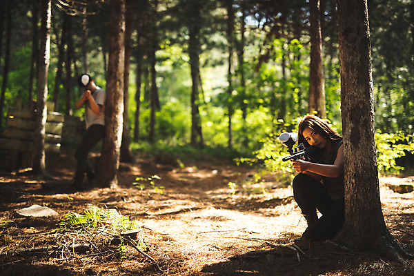 포토 JPG 주간 전신 응시 여자 남자 레저 서기 들기 사람 앉기 성인 야외 두명 앞모습 여름 30대 레포츠 기댐 총 한국인 잡기 숲 공격 즐거움 무장 서바이벌 서바이벌게임 인제군 성인만 액티비티 국내포토 자연요소 시선 계절 감정 무기 뷰포인트 모션 동양인 장년 게임 강원도 파일형식