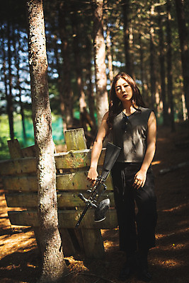 포토 JPG 주간 전신 응시 여자 레저 한명 서기 들기 사람 성인 야외 앞모습 여름 30대 레포츠 기댐 총 한국인 잡기 숲 즐거움 서바이벌 서바이벌게임 인제군 성인여자한명만 액티비티 국내포토 자연요소 1 시선 계절 감정 무기 뷰포인트 모션 동양인 장년 게임 강원도 여자한명만 성인여자만 파일형식