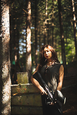 포토 JPG 주간 응시 여자 레저 한명 서기 들기 사람 상반신 성인 야외 앞모습 여름 30대 레포츠 기댐 총 한국인 잡기 숲 즐거움 서바이벌 서바이벌게임 인제군 성인여자한명만 액티비티 국내포토 자연요소 1 시선 계절 감정 무기 뷰포인트 모션 동양인 장년 게임 강원도 여자한명만 성인여자만 파일형식