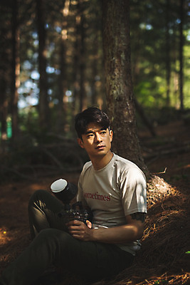 포토 JPG 주간 응시 남자 레저 한명 사람 앉기 상반신 성인 야외 옆모습 여름 30대 레포츠 총 한국인 잡기 숲 즐거움 서바이벌 서바이벌게임 인제군 성인남자한명만 액티비티 국내포토 자연요소 1 시선 계절 감정 무기 뷰포인트 모션 동양인 장년 게임 강원도 남자한명만 성인남자만 파일형식