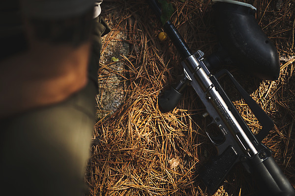 포토 JPG 주간 남자 레저 한명 사람 앉기 성인 야외 여름 30대 레포츠 총 한국인 떨어짐 숲 땅 즐거움 서바이벌 서바이벌게임 인제군 성인남자한명만 액티비티 국내포토 자연요소 1 계절 감정 무기 컨셉 모션 동양인 장년 게임 강원도 남자한명만 성인남자만 파일형식