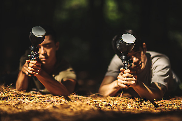 포토 JPG 주간 전신 응시 남자 엎드리기 레저 사람 앉기 20대 성인 야외 두명 앞모습 여름 30대 레포츠 총 한국인 잡기 숲 즐거움 서바이벌 서바이벌게임 인제군 성인남자만 액티비티 국내포토 자연요소 시선 계절 감정 무기 뷰포인트 모션 동양인 청년 장년 게임 강원도 남자만 성인만 파일형식