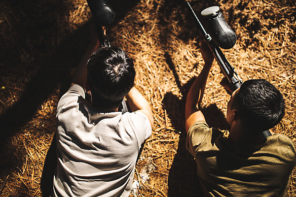 포토 JPG 주간 응시 남자 엎드리기 레저 사람 상반신 20대 성인 야외 두명 뒷모습 여름 30대 레포츠 하이앵글 총 한국인 잡기 숲 즐거움 서바이벌 서바이벌게임 인제군 성인남자만 액티비티 국내포토 자연요소 시선 계절 감정 무기 뷰포인트 모션 동양인 청년 장년 게임 강원도 남자만 성인만 파일형식