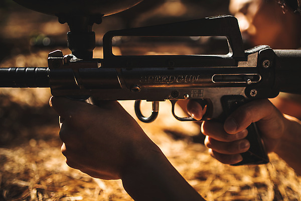 포토 JPG 주간 손 남자 레저 사람 20대 성인 야외 두명 옆모습 신체부위 여름 30대 레포츠 총 한국인 잡기 숲 즐거움 서바이벌 서바이벌게임 인제군 성인남자만 액티비티 국내포토 자연요소 계절 감정 무기 뷰포인트 모션 동양인 청년 장년 게임 강원도 남자만 성인만 파일형식