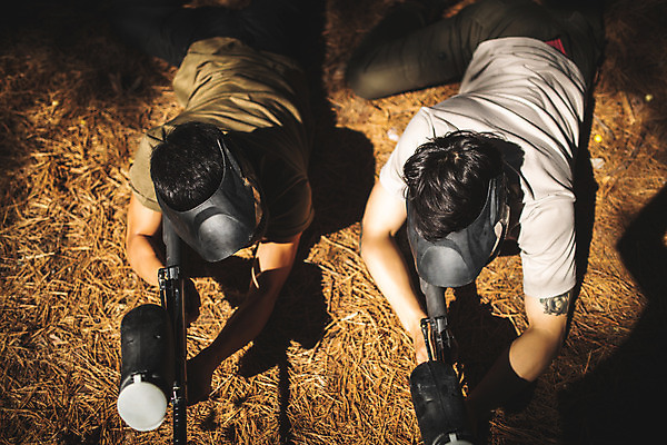 포토 JPG 주간 응시 남자 엎드리기 레저 사람 상반신 20대 성인 야외 두명 옆모습 여름 30대 레포츠 하이앵글 총 한국인 잡기 숲 헬멧 즐거움 서바이벌 서바이벌게임 인제군 성인남자만 액티비티 국내포토 자연요소 시선 계절 감정 무기 뷰포인트 모션 동양인 청년 장년 게임 보호장비 강원도 남자만 성인만 파일형식