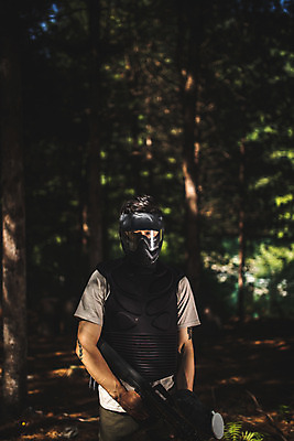 포토 JPG 주간 응시 남자 레저 한명 서기 들기 사람 상반신 성인 야외 앞모습 여름 30대 레포츠 총 한국인 잡기 숲 헬멧 안전장비 즐거움 방탄복 서바이벌 서바이벌게임 인제군 성인남자한명만 액티비티 국내포토 자연요소 1 시선 옷 계절 감정 무기 뷰포인트 모션 안전 동양인 장년 장비 게임 보호장비 강원도 남자한명만 성인남자만 파일형식