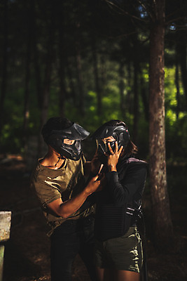 포토 JPG 주간 응시 여자 남자 레저 서기 사람 상반신 20대 성인 야외 두명 옆모습 여름 레포츠 마주보기 한국인 숲 헬멧 안전장비 즐거움 방탄복 서바이벌 서바이벌게임 인제군 착용 성인만 액티비티 국내포토 자연요소 시선 옷 계절 감정 뷰포인트 모션 안전 동양인 청년 장비 게임 보호장비 강원도 파일형식