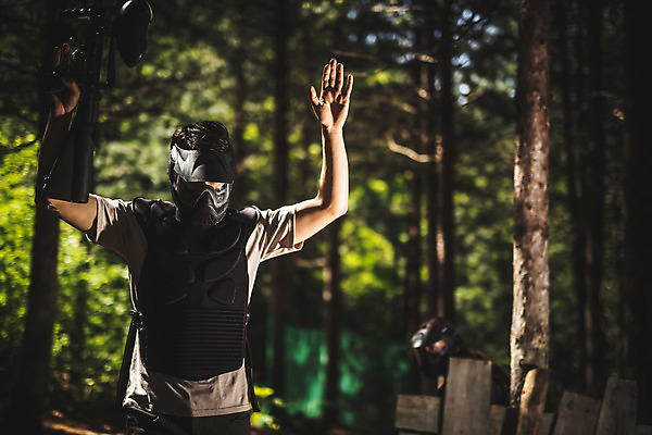 포토 JPG 주간 응시 여자 남자 레저 서기 사람 상반신 성인 야외 두명 앞모습 옆모습 여름 30대 레포츠 손들기 총 한국인 잡기 숲 헬멧 안전장비 즐거움 방탄복 무장 서바이벌 서바이벌게임 인제군 성인만 액티비티 국내포토 자연요소 시선 옷 계절 감정 무기 뷰포인트 모션 안전 동양인 장년 장비 게임 보호장비 강원도 파일형식