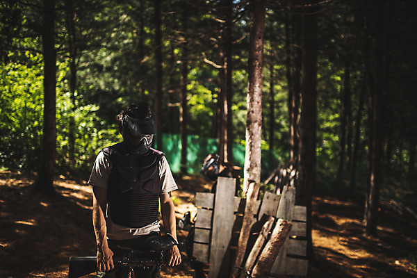 포토 JPG 주간 응시 여자 남자 레저 서기 들기 사람 상반신 성인 야외 두명 앞모습 옆모습 여름 30대 레포츠 총 한국인 잡기 숲 헬멧 안전장비 즐거움 방탄복 무장 서바이벌 서바이벌게임 인제군 성인만 액티비티 국내포토 자연요소 시선 옷 계절 감정 무기 뷰포인트 모션 안전 동양인 장년 장비 게임 보호장비 강원도 파일형식