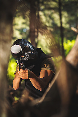 포토 JPG 주간 응시 남자 레저 한명 서기 들기 사람 상반신 20대 성인 야외 앞모습 아웃포커스 여름 레포츠 총 한국인 잡기 숲 헬멧 안전장비 공격 즐거움 방탄복 서바이벌 서바이벌게임 인제군 성인남자한명만 액티비티 국내포토 자연요소 1 시선 옷 계절 감정 무기 뷰포인트 모션 촬영기법 안전 동양인 청년 장비 게임 보호장비 강원도 남자한명만 성인남자만 파일형식