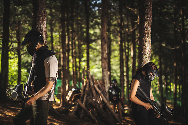 포토 JPG 주간 전신 응시 여자 남자 레저 서기 들기 사람 여러명 20대 성인 야외 앞모습 옆모습 여름 30대 레포츠 총 한국인 잡기 숲 헬멧 안전장비 즐거움 방탄복 서바이벌 서바이벌게임 인제군 성인만 액티비티 국내포토 자연요소 시선 옷 계절 감정 무기 뷰포인트 다수 모션 안전 동양인 청년 장년 장비 게임 보호장비 강원도 파일형식