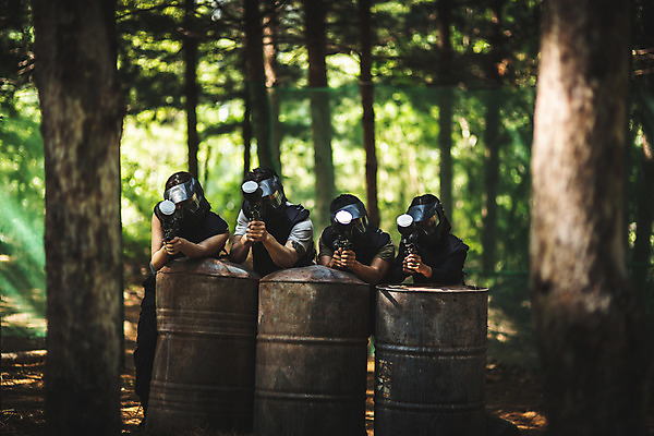 포토 JPG 주간 응시 여자 남자 레저 서기 들기 사람 여러명 상반신 20대 성인 야외 옆모습 여름 30대 레포츠 총 한국인 잡기 숲 헬멧 안전장비 즐거움 방탄복 서바이벌 서바이벌게임 인제군 성인만 액티비티 국내포토 자연요소 시선 옷 계절 감정 무기 뷰포인트 다수 모션 안전 동양인 청년 장년 장비 게임 보호장비 강원도 파일형식