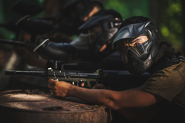 포토 JPG 주간 응시 여자 남자 레저 서기 들기 사람 여러명 상반신 20대 성인 야외 옆모습 여름 30대 레포츠 총 한국인 잡기 숲 헬멧 안전장비 즐거움 방탄복 서바이벌 서바이벌게임 인제군 성인만 액티비티 국내포토 자연요소 시선 옷 계절 감정 무기 뷰포인트 다수 모션 안전 동양인 청년 장년 장비 게임 보호장비 강원도 파일형식