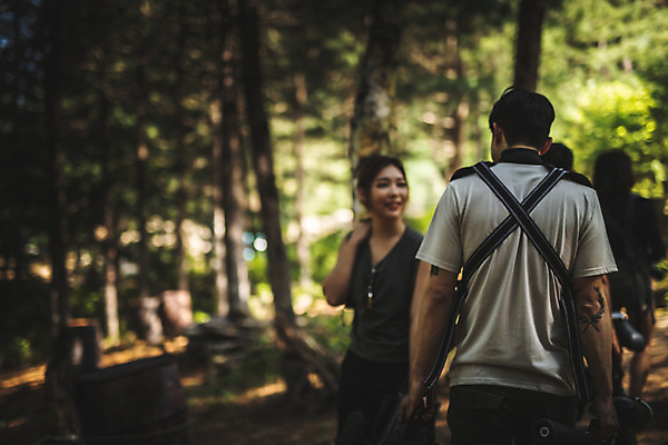 포토 JPG 주간 여자 남자 레저 대화 사람 여러명 상반신 20대 성인 야외 앞모습 뒷모습 여름 30대 레포츠 마주보기 한국인 숲 즐거움 서바이벌 서바이벌게임 인제군 성인만 액티비티 국내포토 자연요소 계절 감정 뷰포인트 다수 모션 말하기 동양인 청년 장년 게임 강원도 파일형식