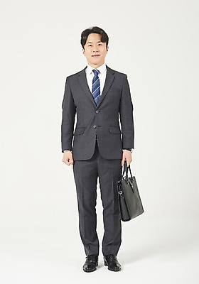 포토 JPG 스튜디오촬영 전신 남자 맨라이프 서류가방 모션 실내 한명 서기 들기 누끼 정장 성인 앞모습 30대 한국인 비즈니스맨 자신감 흰배경 정장구두 성인남자한명만 국내포토 1 라이프스타일 옷 감정 구두 뷰포인트 백그라운드 가방 비즈니스 사람 동양인 내부 장년 흰색 직장인 남자한명만 성인남자만 파일형식