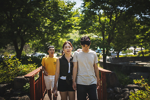 포토 JPG 주간 여자 남자 레저 어깨동무 미소 사람 여러명 상반신 20대 성인 야외 앞모습 여름 30대 레포츠 걷기 한국인 즐거움 인제군 성인만 짚트랙 액티비티 국내포토 자연요소 계절 감정 뷰포인트 포즈 다수 모션 표정 동양인 청년 장년 강원도 파일형식