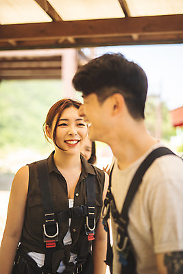 포토 JPG 주간 응시 여자 남자 레저 서기 미소 사람 상반신 20대 성인 야외 앞모습 옆모습 세명 여름 30대 레포츠 한국인 안전장비 즐거움 인제군 성인만 짚트랙 액티비티 국내포토 자연요소 시선 계절 감정 뷰포인트 모션 표정 안전 동양인 청년 장년 장비 강원도 파일형식