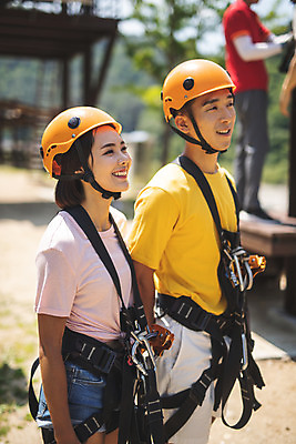 포토 JPG 주간 응시 여자 남자 레저 서기 미소 사람 상반신 20대 성인 야외 두명 옆모습 여름 레포츠 한국인 헬멧 안전장비 즐거움 인제군 성인만 짚트랙 액티비티 국내포토 자연요소 시선 계절 감정 뷰포인트 모션 표정 안전 동양인 청년 장비 보호장비 강원도 파일형식