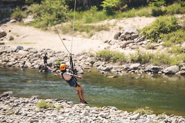 포토 JPG 주간 전신 여자 레저 한명 사람 손짓 20대 성인 야외 옆모습 여름 레포츠 한국인 헬멧 안전장비 즐거움 손뻗기 인제군 성인여자한명만 짚트랙 액티비티 국내포토 자연요소 1 계절 감정 뷰포인트 모션 안전 동양인 청년 장비 보호장비 강원도 여자한명만 성인여자만 파일형식