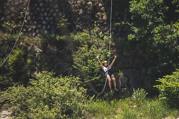 포토 JPG 주간 전신 여자 레저 한명 미소 사람 손짓 20대 성인 야외 앞모습 여름 레포츠 손들기 한국인 헬멧 안전장비 즐거움 손뻗기 인제군 성인여자한명만 짚트랙 액티비티 국내포토 자연요소 1 계절 감정 뷰포인트 모션 표정 안전 동양인 청년 장비 보호장비 강원도 여자한명만 성인여자만 파일형식