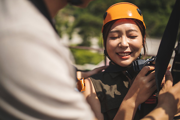 포토 JPG 주간 여자 레저 한명 미소 사람 상반신 성인 야외 옆모습 여름 30대 레포츠 눈감음 한국인 헬멧 안전장비 즐거움 준비 인제군 성인여자한명만 짚트랙 액티비티 국내포토 자연요소 1 계절 감정 뷰포인트 모션 표정 안전 동양인 장년 장비 보호장비 강원도 여자한명만 성인여자만 파일형식