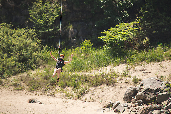 포토 JPG 주간 전신 여자 레저 한명 사람 손짓 성인 야외 앞모습 여름 30대 레포츠 손들기 한국인 헬멧 안전장비 즐거움 손뻗기 인제군 짚트랙 액티비티 국내포토 자연요소 1 계절 감정 뷰포인트 모션 안전 동양인 장년 장비 보호장비 강원도 파일형식