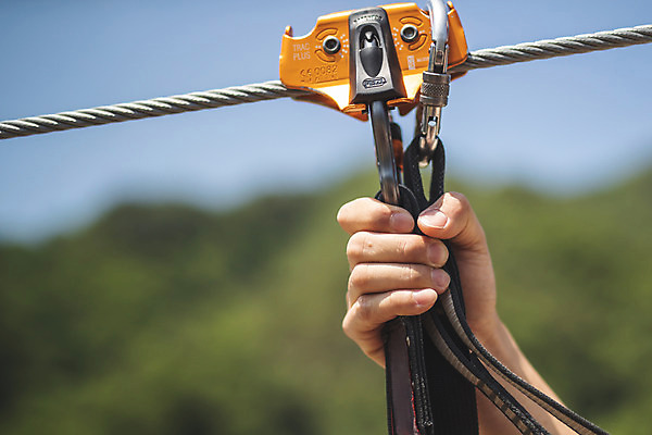 포토 JPG 주간 손 남자 레저 한명 사람 성인 야외 신체부위 여름 30대 레포츠 한국인 잡기 즐거움 인제군 성인남자한명만 짚트랙 액티비티 국내포토 자연요소 1 계절 감정 모션 동양인 장년 강원도 남자한명만 성인남자만 파일형식