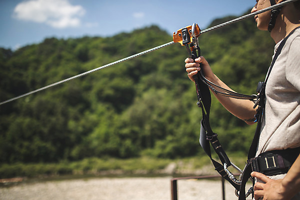 포토 JPG 주간 손 응시 남자 허리손 레저 한명 사람 상반신 성인 야외 옆모습 여름 30대 레포츠 한국인 잡기 헬멧 안전장비 즐거움 인제군 성인남자한명만 짚트랙 액티비티 국내포토 자연요소 1 시선 계절 감정 뷰포인트 포즈 모션 안전 동양인 신체부위 장년 장비 보호장비 강원도 남자한명만 성인남자만 파일형식